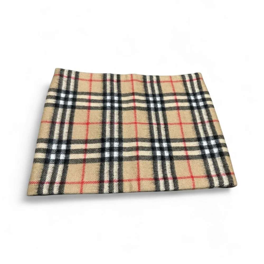Burberry Vintage Check Snood in Tan and Black - Picture 9 of 16